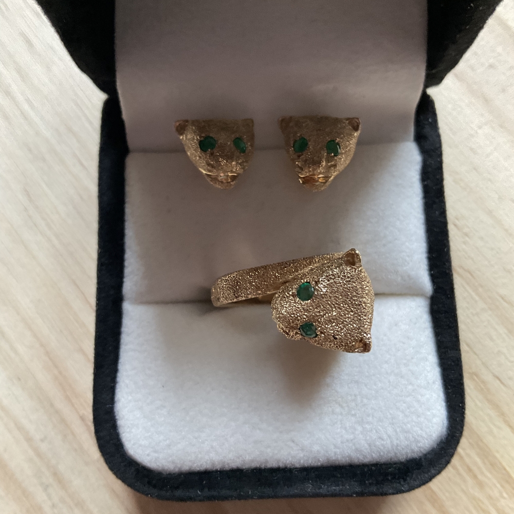 Elegant Gold & Emerald Panther Jewelry Set